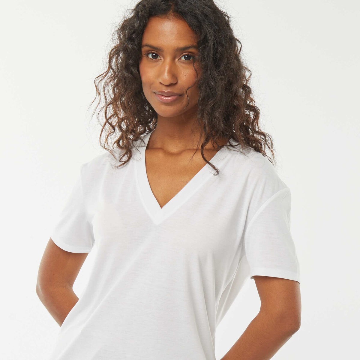 Short-sleeved t-shirt with V-neckline WHITE