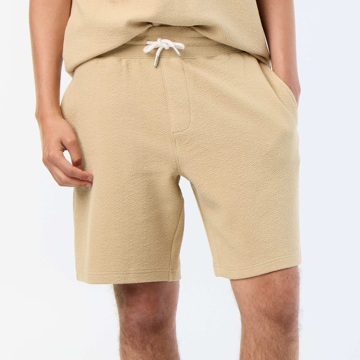 Pantalleta Bermuda me thurje të trashë pa motive BEZHË
